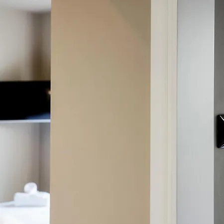 Ama 18 - The House Of Travelers- 招待所 科莫